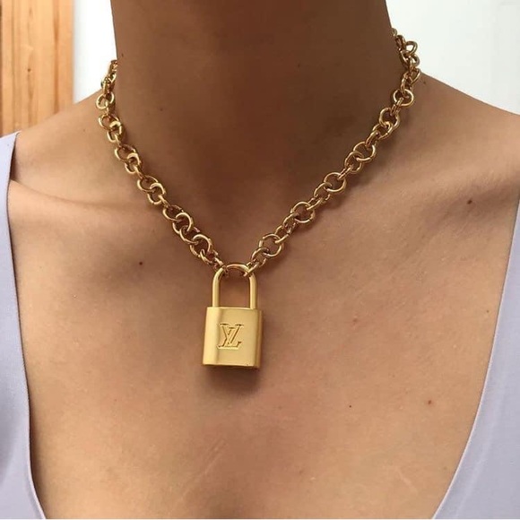 *️⃣3️⃣0️⃣7️⃣🌸AUTHENTIC Louis Vuitton Padlock+2 keys Comes with Custom Chain - Picture 5 of 7